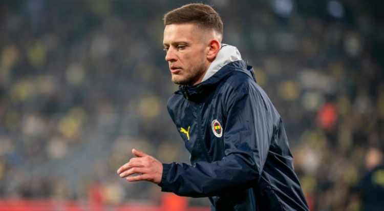 <p>Serie A ekiplerinden Lazio, Fenerbahçe'den ayrılması gündemde olan Sebastian Szymanski için harekete geçti. Fenerbahçe'nin bu transfer için en az 15 milyon euro beklentisi var.<br />
<br />
(SÖZCÜ)</p>