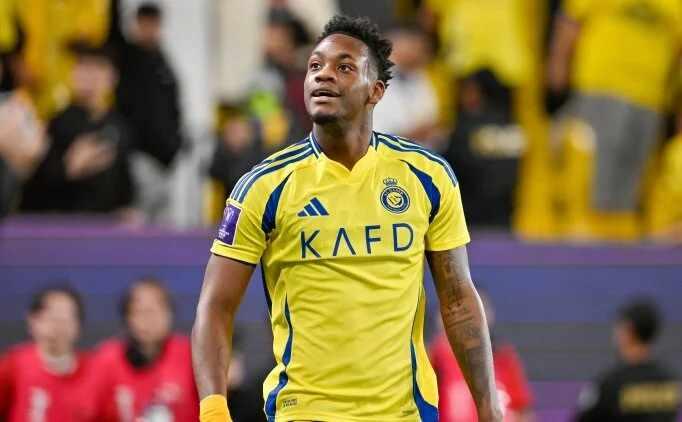 <p>Fenerbahçe, Suudi Arabistan ekibi Al Ittihad'da forma giyen kanat oyuncusu Moussa Diaby ile ilgileniyor.<br />
<br />
Sarı-lacivertlilerde Al Nassr'ın yollarını ayırmak istediği Jhon Duran ise listede favori.<br />
<br />
(AKŞAM)</p>
