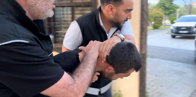 <p>Cüzdanımdan 310 lira verdim. Birlikte ATM'ye gitmemi istedi.</p>
<p>O sırada harabe gibi bir yere sürükledi beni.</p>
<p> </p>