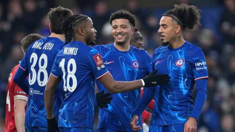 <p>9- Chelsea | İngiltere<br />
<br />
* Değeri: 1. 06 Milyar Euro<br />
<br />
* Artış: 72 Milyon Euro</p>
