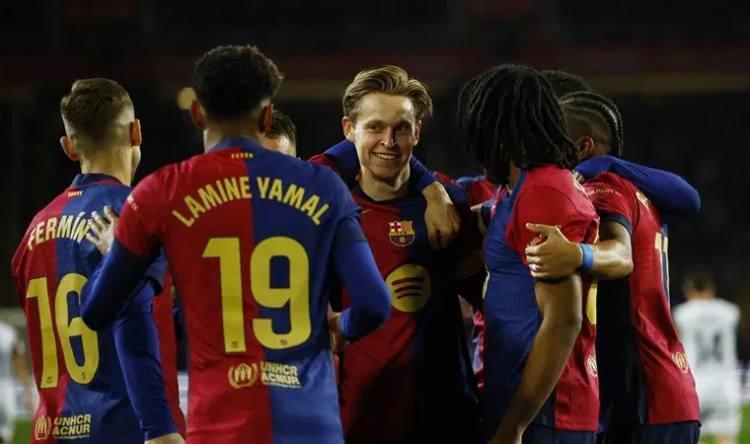 <p>1- Barcelona | İspanya<br />
<br />
* Değeri: 1.07 Milyar Euro<br />
<br />
* Artış: 190 Milyon Euro</p>