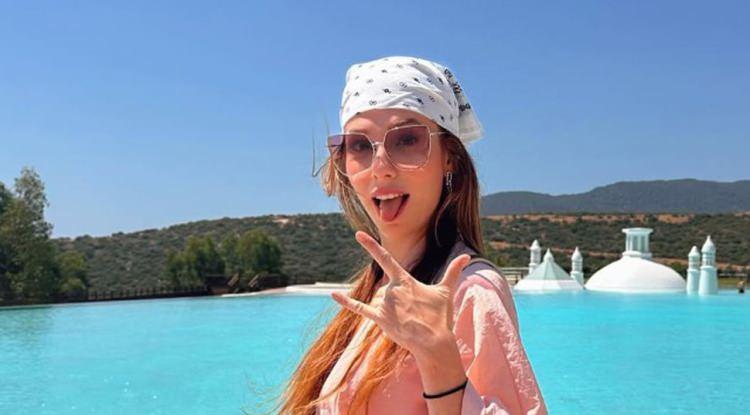 <p>Mimar Erol, 19 Mayıs'ta yaptığı bir paylaşımda ise <em><strong>"Kameralar önünde iyi niyet elçisi gibi görünüyorsunuz ama işçilerin içtiği çayı dahi mesele eden birisiniz" </strong></em>demişti.</p>