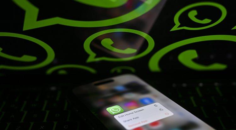<p>Telefonda yüklü casus yazılım sayesinde yapılan konuşmaları kaydeden kişi, kayıtları babasına da dinletti.</p>