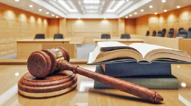 <p>TCK'nin 132. maddesine göre; kişilere ait bilgi, düşünce, duygu ve tutumlarının; özel hayata ilişkin olsun ya da olmasın, başka kişi veya kişiler tarafından, özel bir çaba gösterilerek, doğrudan veya dolaylı şekilde okunmak veya dinlenmek suç teşkil etmektedir.</p>