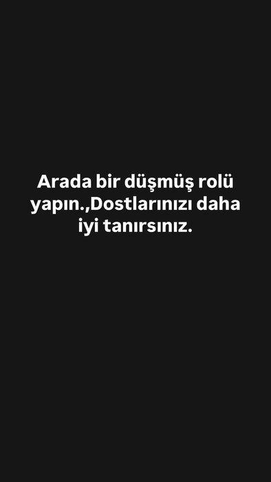 <p><span style="color:#000000"><strong>Ünlü şarkıcının üstü kapalı bir şekilde kime gönderme yaptığı ise merak konusu haline geldi.</strong></span></p>