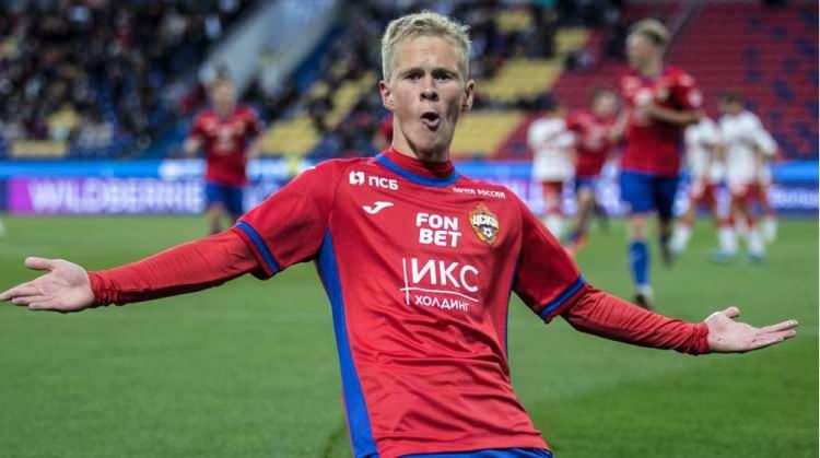 <p>Fenerbahçe, Rusya ekibi CSKA Moskova'da forma giyen 19 yaşındaki orta saha Matvey Kislyak için yaptığı görüşmelerde aşama kaydetti. Genç futbolcuyu kadrosuna katmak isteyen sarı-lacivertliler, oyuncunun ailesini İstanbul'a davet etti. 4 yıl daha sözleşmesi bulunan Matvey Kislyak'ın kulübüyle olan görüşmeler de devam ediyor.</p>