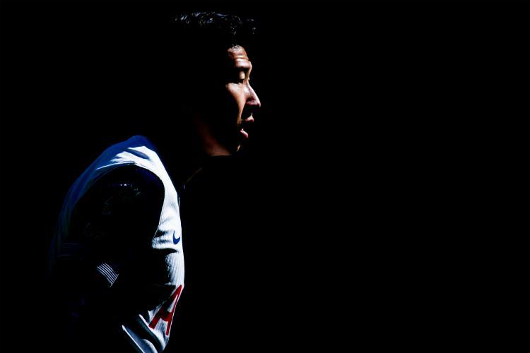 <p>İngiliz ekibi ile 1 yıllık sözleşmesi bulunan ve yıllık 15 milyon Euro civardında bir maaş talebi olan 32 yaşındaki futbolcu için görüşmeler sürüyor. Sarı-lacivertliler, Jose Mourinho'nun da eski öğrencisi olan Son'un maaşını daha makul bir seviyeye çekerek bu transferi sonuçlandırmayı hedefliyor. Tottenham ve Son tarafının ayrılığa sıcak baktığı da öğrenildi.</p>
