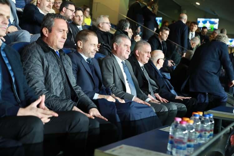 <p>2025-26 sezonunun hazırlıklarına 8 Temmuz'da başlayacak olan sarı-lacivertliler, transfer çalışmalarını sürdürüyor.</p>