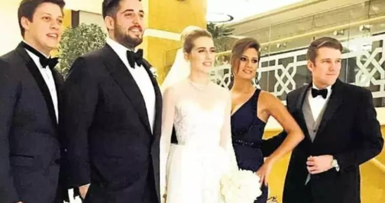 <p>Sosyetede yaşanan velayet krizi magazin dünyasına bomba gibi düştü. Herkesi şaşırtan olayda sosyetenin tanınan ismi Neva Dürüst'ün Onur Tatari'den olan oğlu Osman'ı tatile diyerek Amerika'ya kaçırdığı ortaya çıktı.</p>