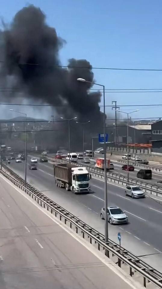 <p>Kocaeli'nin Gebze ilçesinde döküm fabrikasında yangın çıktı. Hökyüzü simsiyah olurken, ekiplerin müdahalesiyle yangın kısa süre içerisinde söndürüldü. </p>
<p> </p>