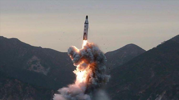 <p>Uzmanlar, Kim Jong Un'un açıklamasını sadece siyasi değil, stratejik bir hamle olarak yorumluyor.</p>
<p> </p>
<p> </p>