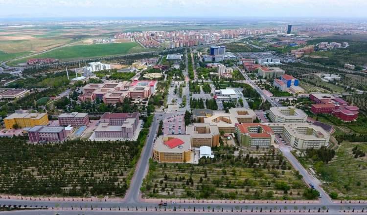 <p>1497. derece Selçuk Üniversitesi,Türkiye,28,-,1445,-,1439,68.1</p>