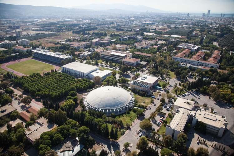 <p>1010. derece Ege Üniversitesi,Türkiye,9,-,-,-,965,70.6</p>
