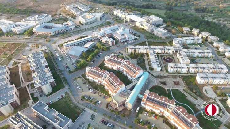 <p>709. derece Orta Doğu Teknik Üniversitesi,Türkiye,3,-,245,-,727,72.6</p>