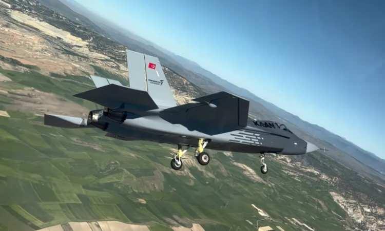 <p><span style="color:rgb(178, 34, 34)"><strong>RAFALE'NİN PERFORMANSI ETKİLİ OLDU</strong></span></p>
<p> </p>
<p>Hindistan ile Pakistan arasında geçmişte yaşanan askeri gerilimlerde Rafale savaş uçaklarının beklentilerin altında kalan performansı da, Endonezya’nın alternatif uçak arayışında etkili olmuş olabilir.</p>