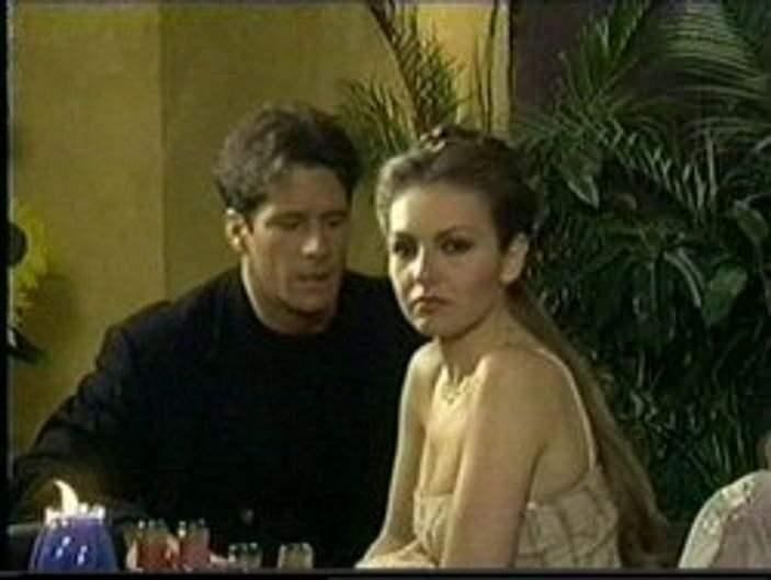 <p><span style="color:#B22222"><strong>'T&Uuml;RKİYE'NİN, T&Uuml;RK DİZİLERİNİN VE SEVGİLİ ERDOĞAN'IN HAYRANIYIM'</strong></span></p>

<p>En iyi dizi ve yapımların T&uuml;rkiye'den &ccedil;ıktığını ve T&uuml;rkleri ailesi gibi g&ouml;rd&uuml;ğ&uuml;n&uuml; anlatan Fernando Enrique Carillo, ş&ouml;yle devam etti: <strong>T&uuml;rk dizilerinden birinde muhtemelen &ouml;zel bir rol almam konuşuldu. Ancak d&uuml;n hayatım boyunca g&ouml;rd&uuml;ğ&uuml;m en muhteşem st&uuml;dyoları g&ouml;rme şansına eriştim. Bozdağ Film Platoları, Paramount ve Universal st&uuml;dyolarından daha &uuml;st d&uuml;zey. Mehmet Bozdağ ile tanışma şerefine nail oldum. Bizim kurtarıcımız Simon Bolivar i&ccedil;in g&uuml;n&uuml;m&uuml;z&uuml;n en iyi yapımcıları T&uuml;rklerle birlikte b&uuml;y&uuml;k bir prod&uuml;ksiyon yapmamızı bekliyorum.</strong></p>
