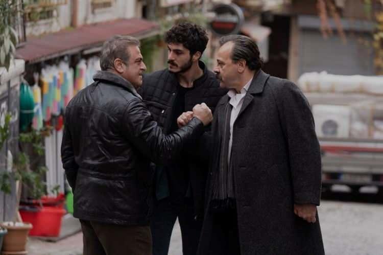 <p><span style="color:#000000"><strong>Ünlü oyuncu konuyla ilgili sessizliğini korurken ikinci sezonda yer alıp almayacağı merak konusu haline geldi.</strong></span></p>