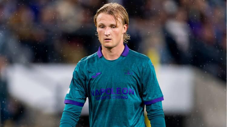 <p>Beşiktaş golcü transferinde rotayı Anderlecht forması giyen Danimarkalı forvet Dolberg'e çevirdi.<br />
<br />
27 yaşındaki oyuncu için temaslar hızlandı.<br />
</p>
<p>(FANATİK)</p>