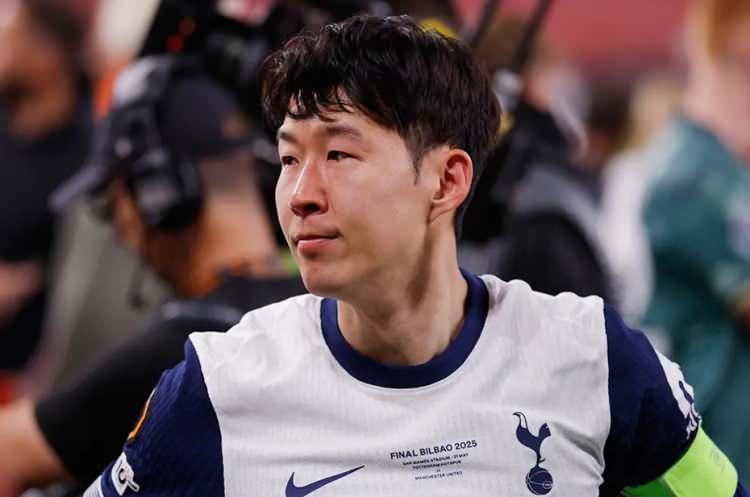 <p>Fenerbahçe'nin istediği Heung-min Son için Tottenham'dan beklenen haber geldi.<br />
<br />
İngiliz ekibi, Güney Koreli yıldızın ayrılığı için yeşil ışık yaktı.<br />
<br />
(FANATİK)</p>