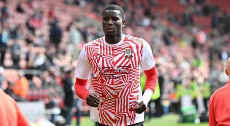 <p>Trabzonspor, Paul Onuachu ile her konuda anlaşmaya vardı.<br />
<br />
Ancak transferin gerçekleşmesi için Southampton ile bonservis bedeli konusunda uzlaşma sağlanması gerekiyor.<br />
<br />
İngiliz kulübü 5 milyon euro isterken, Trabzonspor daha düşük bir bedel hedefliyor.<br />
<br />
(FANATİK)</p>
