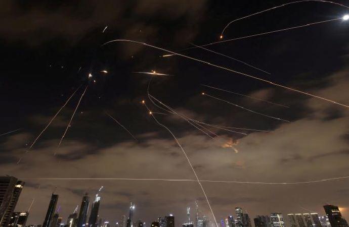 <p>İsrail'in İran'a yönelik önce drone sonrasında ise savaş uçaklarıyla başlattığı saldırının ardından İran günlerdir misilleme harekatları düzenliyor.</p>
