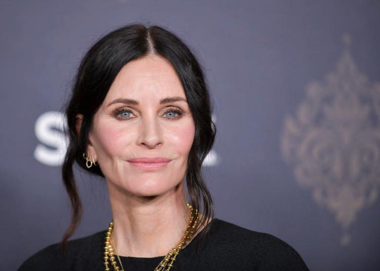 <p><strong><span style="color:#B22222">COURTENEY COX </span> | İSRAİL</strong></p>