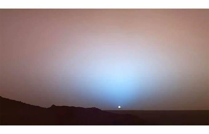 <p>NASA'nın Mars Exploration Rover Spirit'i tarafından çekilen Mars'taki gün batımı, 2005</p>