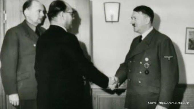 <p>Netaji Subhash Chandra Bose ve Hitler, Hindistan'ın İngiliz yönetiminden kurtuluşunu tartışıyor.</p>
