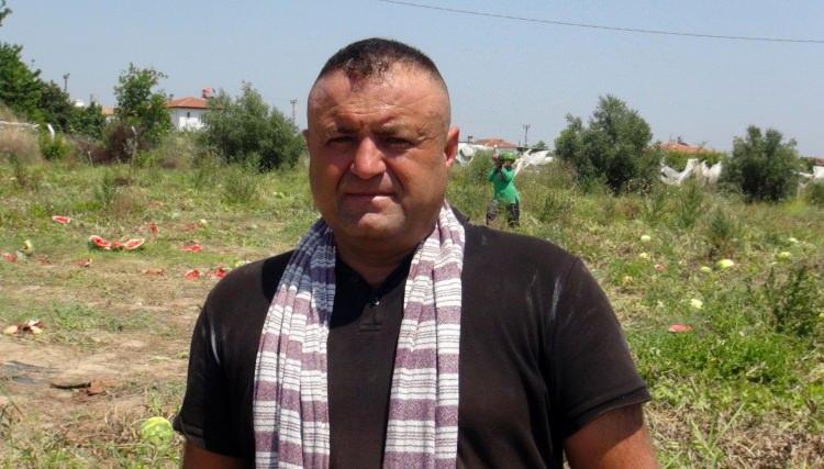 <p>Yusuf Gürler ise Arslan'ın örnek bir davranış sergilediğini vurgulayarak, <strong>"Manavgat gibi verimli topraklarda böyle hayırseverlik örneği herkesin yapabileceği bir iş değil. Güzel bir davranış. Yaz günlerinde serinlemek için çocuklarla karpuz yiyoruz. Allah razı olsun" </strong>diye konuştu </p>