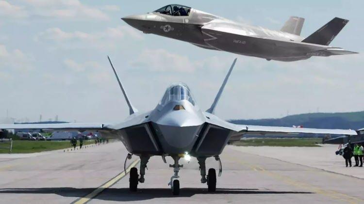 <p><strong>KAAN MI, F-35 Mİ?</strong></p>
<p> </p>
<p>TUSAŞ'ın geliştirdiği KAAN ilk uçuşunu 2024'te gerçekleştirdi. Tahmini olarak üretimine ise 2028'te başlanacak.</p>