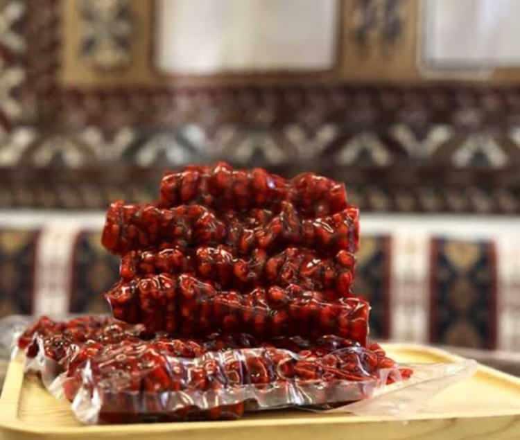 <p>Federal Tüketici Koruma ve Gıda Güvenliği Dairesi (BVL) tarafından yapılan açıklamada, ürünün içeriğinde “Cochenillenrot A” (E 120) renklendiricisine rastlandığı belirtildi. Bu madde, Karmin olarak da biliniyor ve bazı bireylerde alerjik reaksiyonlara neden olabiliyor.</p>
<p></p>