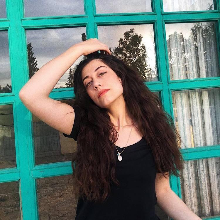 <p><span style="color:#FF0000"><strong>ANA KARTINIZ YANMIŞ DİYEREK 25 BİN TL İSTEDİLER</strong></span></p>
<p><span style="color:#000000"><strong>Teknik servisten geldiğini söyleyen iki kişi ise "Ana kartınız yanmış" diyerek ünlü isme 25 bin TL fatura çıkardı.</strong></span></p>