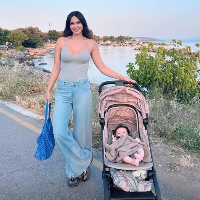 <p>Ünlü çiftin Yade, Yeda ve Yasmin adlarında 3 kız evladı dünyaya geldi.</p>