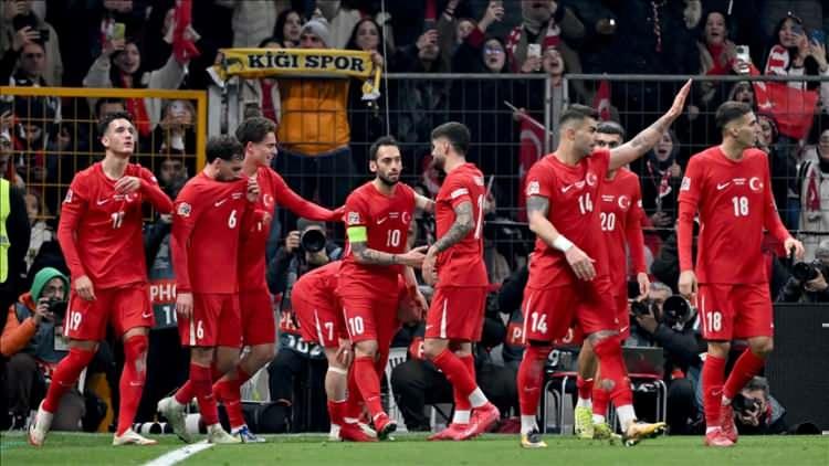 <p>Milli futbolcularımızın güncel piyasa değerini sizler için derledik.</p>
<p> </p>
<p><span style="color:#B22222"><strong>İŞTE PİYASA DEĞERİ EN YÜKSEK TÜRK FUTBOLCU:</strong></span></p>