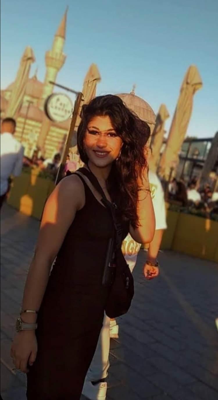 <p>Göğsüne ve kulağına isabet eden kurşunlarla ağır yaralanan Oya Budak, kanlar içinde yere yığıldı. Samet T. ise babasına ait olan 34 ES 1380 plakalı araçla kaçarken, sesleri duyan vatandaşların ihbarı üzerine olay yerine sağlık ve polis ekipleri sevk edildi.</p>
<p>Oya Budak, olay yerine gelen sağlık ekiplerinin ilk müdahalesi sonrası ambulansla Maslak'taki özel bir hastaneye kaldırılarak tedavi altına alındı.</p>
<p>Burada ameliyata alınan Budak, yapılan müdahalelere rağmen karnındaki bebeğiyle yaşamını yitirdi. </p>