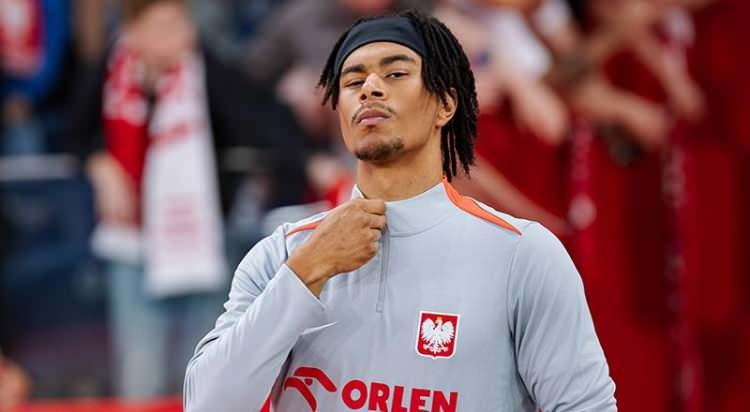 <p>Beşiktaş, 20 yaşındaki İngiliz orta saha Maxi Oyedele için kulübü Legia Varşova'ya eski oyuncusu Ernest Muçi'yi takasta teklif etmeye hazırlanıyor.<br />
<br />
(FANATİK)</p>
