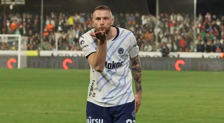 <p>Fenerbahçe ve Skriniar arasındaki görüşmeler olumlu devam ediyor.<br />
<br />
Slovak stoper, sarı lacivertlilerle yeniden anlaşmaya yakın.<br />
<br />
(FOTOMAÇ)</p>