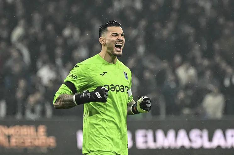 <p>Fenerbahçe'nin kaleci adayları listesinde ilk sırada Trabzonspor'dan Uğurcan Çakır yer alıyor.<br />
<br />
Milli kalecinin transferinde ilerleyen günlerde hareketlilik yaşanması bekleniyor.<br />
<br />
(FANATİK)</p>
