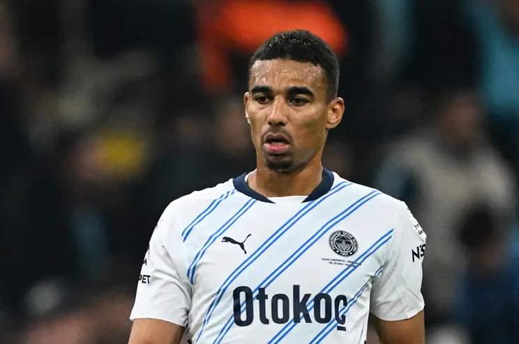 <p>Fenerbahçe'den ayrılığı gündemde olan Alexander Djiku, Ligue ekipleri Nice ve Rennes'in radarında.<br />
<br />
Djiku için Fenerbahçe 5 milyon euro talep ediyor.<br />
<br />
(SABAH)</p>