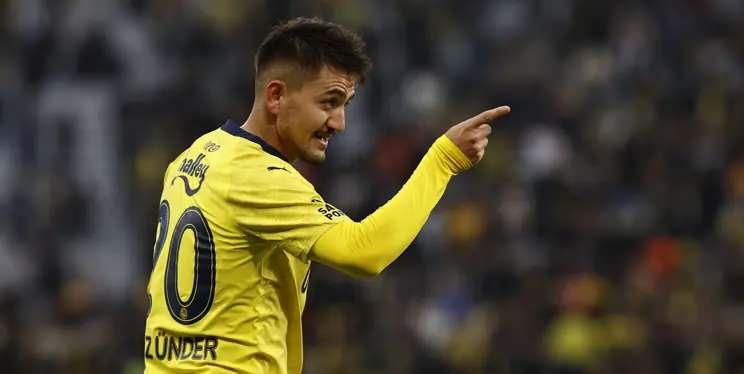 <p>Başakşehir eski futbolcusu Cengiz Ünder'i kiralık olarak kadrosuna katmak istiyor.<br />
<br />
Milli futbolcu kariyerini, sezonu tamamladığı MLS'te sürdürmeyi planlıyor.<br />
<br />
Sezonun ikinci yarısını Los Angeles FC'de geçiren Cengiz'e MLS takımlarından teklifler var.<br />
<br />
(MİLLİYET)</p>