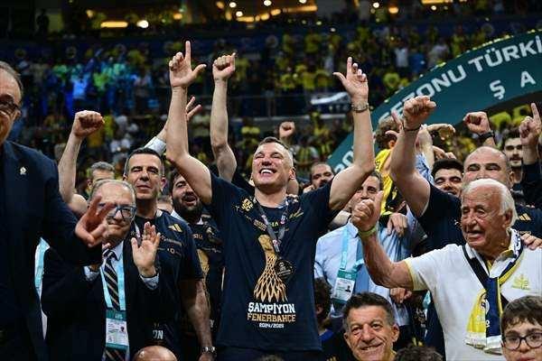 <p>Sarı-lacivertliler, Basketbol Süper Ligi'nde 41, THY Avrupa Ligi'nde 39, Türkiye Kupası'nda 3 ve Cumhurbaşkanlığı Kupası'nda 1 maça çıktı.</p>
