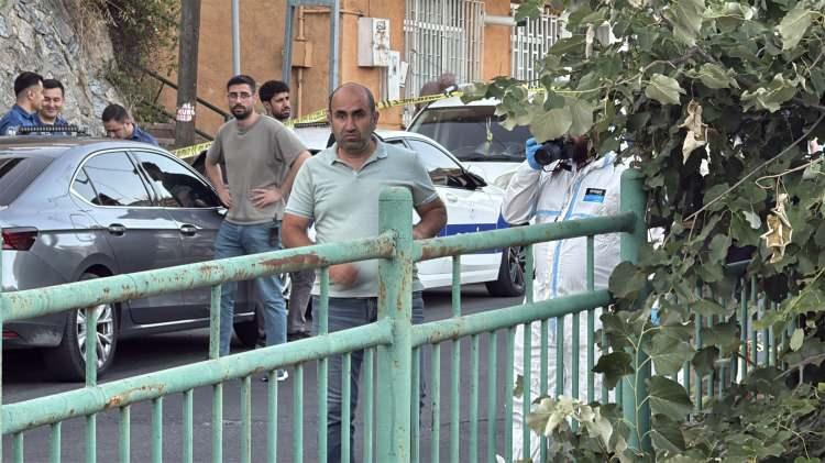 <p>'ÖNCE SENİ SONRA KENDİMİ ÖLDÜRÜRÜM' DİYEREK TEHDİT ETMİŞ</p>
<p>Polis ekiplerinin yaptığı araştırmada, Hüsniye Metin ile Mustafa Gül'ün yaklaşık 1 yıldır sevgili oldukları belirlendi. Hüsniye Metin'in yaklaşık 5 aydır Mustafa Gül tarafından, 'Önce seni sonra kendimi öldürürüm' şeklinde tehdit edildiği iddia edildi.</p>