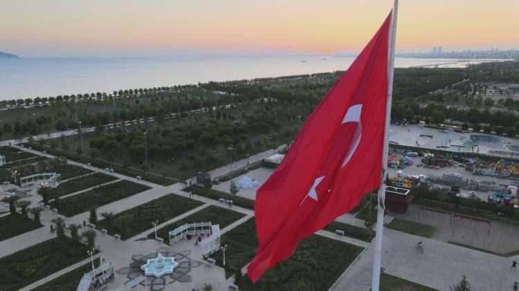 <p><strong>TÜRKİYE'DE İSE EMEKLİLİK YAŞI 60'TIR.</strong></p>