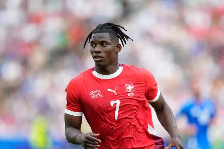 <p>Beşiktaş'ın forvet transferinde Breel Embolo için ısrarı sürüyor.<br />
<br />
Embolo'yla yapılan ilk görüşme olumlu geçerken Beşiktaş uygun bir bonservis bedeliyle transferi tamamlamak istiyor.<br />
<br />
(FOTOMAÇ)</p>
