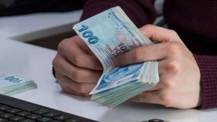 <p><span style="color:#B22222"><strong>GÖZLER TEMMUZ AYINDA!</strong></span></p>
<p> </p>
<p>Milyonlarca emekli Temmuz ayını bekliyor. Gözler, emekli maaşlarına yapılacak zam oranında. <strong>6 aylık enflasyon verilerinin 5’i açıklanmış durumda, son veri ise 3 Temmuz’da belli olacak.</strong></p>
<p> </p>
<p>Türkiye İstatistik Kurumu’nun yayımladığı verilere göre, Ocak-Mayıs dönemindeki enflasyon SSK ve Bağ-Kur emeklileri için yüzde 15,09 oranında bir artışı işaret ediyor.</p>
<p> </p>
<p><strong>Zam oranının netleşmesi için sadece Haziran ayı verisi kaldı.</strong></p>