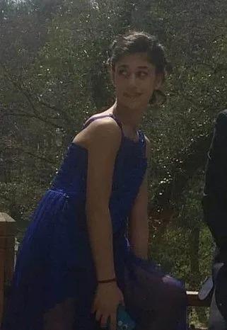 <p>Budak ifadesinde "Anil Ö. benim yaklaşık 5-6 ay ance ayrılmış olduğum eski sevgilim olur. Kendisiyle Instagram isimli uygulama üzerinden 2025 yılının Ocak ayında tanıştık. O dönem uzun süre konuştuk. Beni 2025 yılının Ocak ayında gününü tam hatırlamadığım bir gü,n Eyüpsultan ilçesi Kemerburgaz Mahallesine çağırdı. Orada kendisiyle dışarıda buluştuk. Daha sonra bana 'Babamın iş yerine gideceğim, babamdan para almam gerekiyor' dedi ve birlikte babasının iş yerine gittik. <strong>İş yeri yıkık dökük ve ıssız bir yerdeydi. Hatırladığım kadarıyla yan tarafında bir turşucu vardı. İçeriye girdiğimizde dışarısı gündüz olmasına rağmen çok karanlıktı. Orada bizden başka kimse yoktu. Arkamdan bana yaklaştı ve bir anda bana saldırmaya başladı. Ağzımı eliyle kapattı bileklerimi sıktı. Beni orada bir yere fırlattı.</strong> Ben bağırmaya çalıştım ancak kimse duymadı ve ben istemediğim halde benimle zorla birlikte oldu. Ben istemedim ancak karşı koyamadım, engel olamadım. Daha sonrasında ben korkudan bunu kimseye söyleyemedim. Ailemin haberi yoktu. Yaklaşık 1 hafta önce karın ağrılarım ve regl olmamam sebebiyle hastaneye gittim ve hastanede hamile olduğumu öğrendim. Bu yaşadığım olayı aileme söylemek zorunda kaldım. Ailem konuyu öğrenince ailemle birlikte 9 Haziran 2025 tarihinde Anıl Ö.'yü bulmak için oturduğu yere gittik. Evini bulduğumuzda polisi aradık ve yakalanmasını talep ettik. Anil Ö. isimli şahısla bu geçen 5 aylık süreçte hiç görüşmedim; konuşmak istemedim; ancak kendisi babamı bana zarar vermesi için çok kez kışkırtmaya çalıştı. Babama mesajlar attı, amaç babama beni dövdürmekti" dedi.</p>