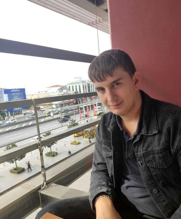 <p>Hastanede yapılan müdahalelere rağmen kurtarılamayan Barut, hayatını kaybetti. Ablasının düğünü için İstanbul'dan kalkıp Hatay'a gelen genç Barut'un cenazesi Akpınar Mahallesi Mezarlığına defnedildi.</p>
<p> </p>
<p>Barut'un cenazesinde ailesi ve sevdikleri büyük üzüntü yaşadılar.</p>