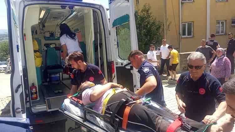 <p>Patlamanın Celal Pehlivan'a ait dairede gerçekleştiği, Pehlivan'ın ağır yaralı olarak hastaneye kaldırıldığı bildirildi. </p>