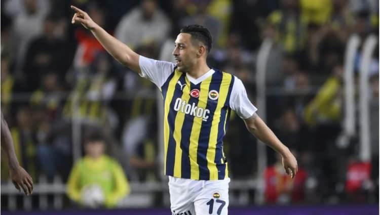 <p>Shakhtar'ın İrfan Can için Fenerbahçe'ye kiralama teklifi de yapabileceği ifade ediliyor.</p>