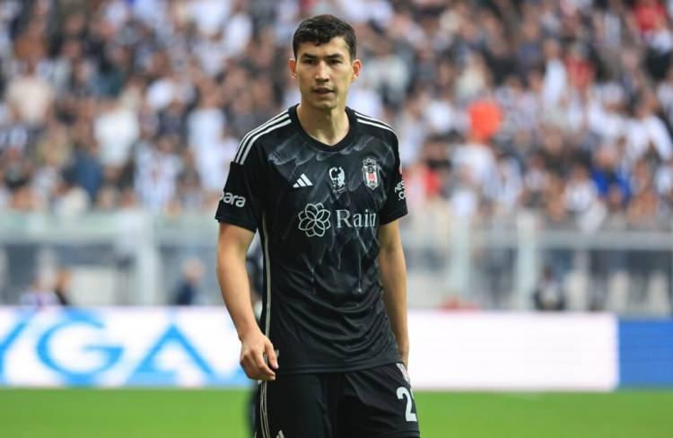 <p>Spartak Moskova, Zaynutdinov için Beşiktaş'a teklif yaptı.<br />
<br />
(TAKVİM)</p>